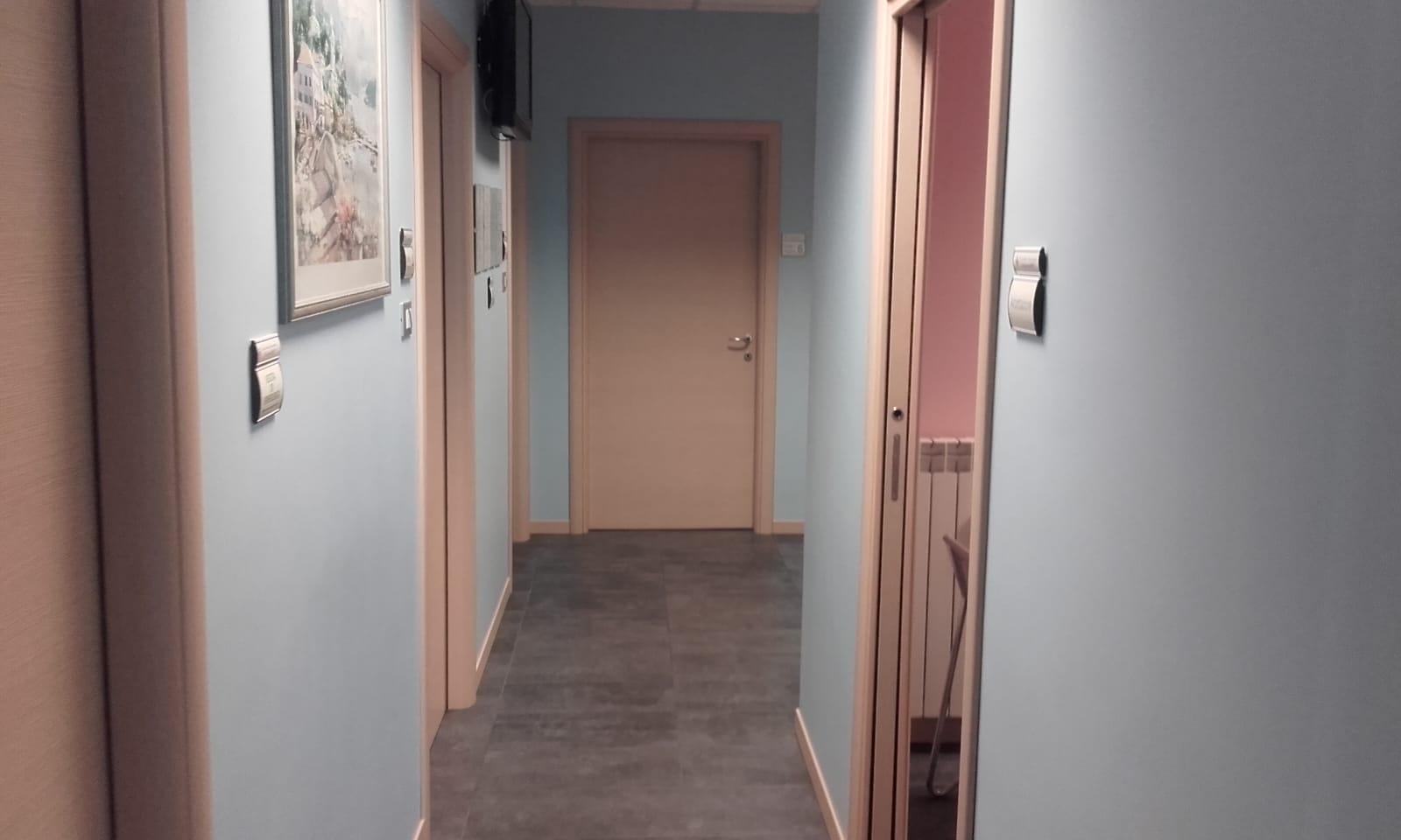 CORRIDOIO-FUORI-SEGRETERIA-E-STUDI-1