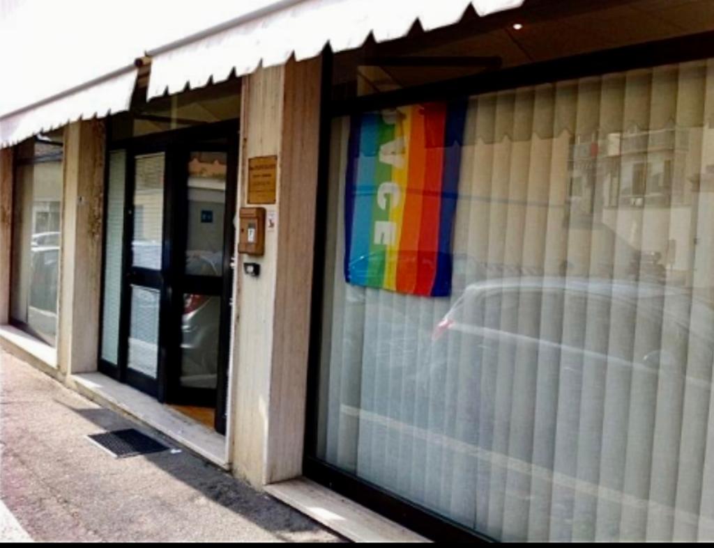 aa75c050-f558-4151-a9e2-26da92b32949